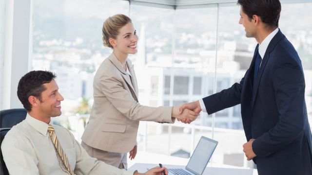 كيف يمكن لمقابلات الخروج تحسين معدلات الاحتفاظ